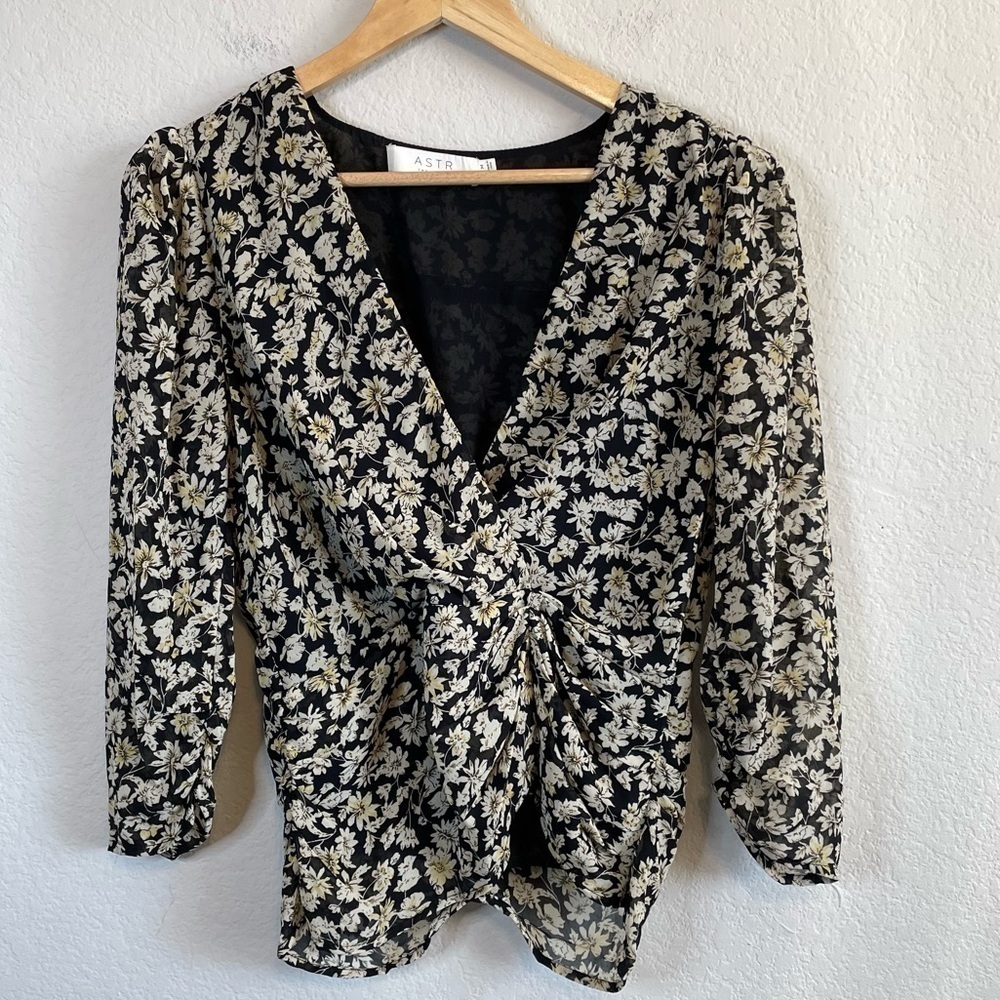 ASTR Black Floral Wrap Front Black Yellow Floral Long Sleeve Top Blouse Size Med - Picture 2 of 10